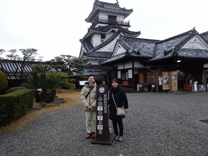 高知城前にて
