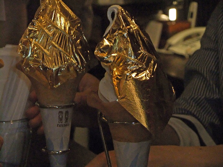 金のソフトクリーム